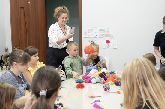 Попередній перегляд статті Спільні вихідні для дітей та батьків у київській школі мистецтв "9¾ school"